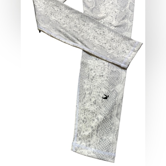 Glyder Athletic legging pants white gray snake print full length NWOT SzL - Picture 7 of 13